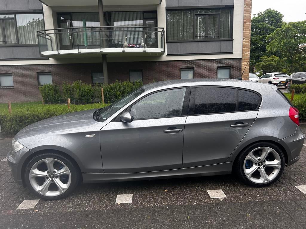 BMW 1-Serie 2.0 118I 5DR 2009 Grijs, Auto's, BMW, Particulier, 1-Serie, Benzine, B, Hatchback, Handgeschakeld, Geïmporteerd, Zilver of Grijs