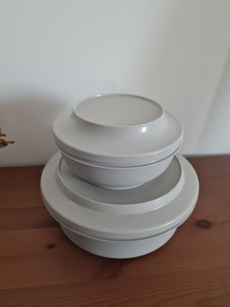 Tupperware schalen met goed afsluitbare deksels, Huis en Inrichting, Keuken | Tupperware, Ophalen of Verzenden