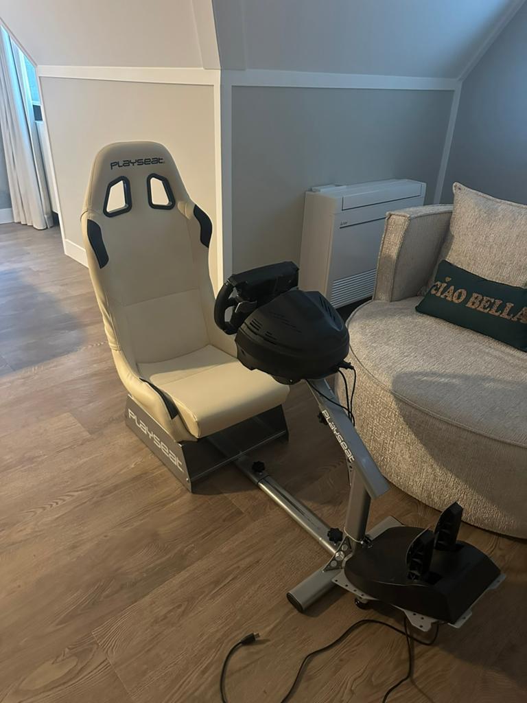 Playseat met Thrustmaster T300RS en Ferrari F1 stuurwiel, Spelcomputers en Games, Spelcomputers | Sony PlayStation Consoles | Accessoires