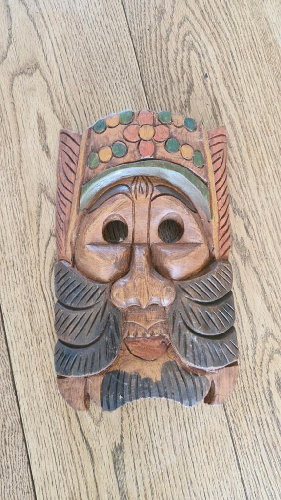 Houten masker met baard en kleurrijke versiering, Antiek en Kunst, Kunst | Beelden en Houtsnijwerken, Ophalen