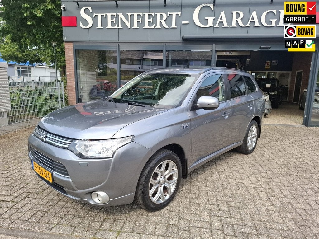 Mitsubishi Outlander 2.0 PHEV Executive Edition, 4 cilinders, Vierwielaandrijving, Hybride Elektrisch/Benzine, SUV of Terreinwagen
