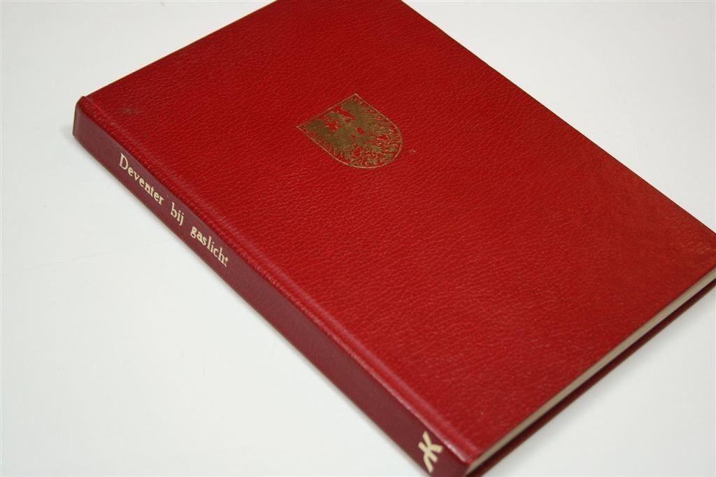 Deventer bij Gaslicht — Stadsgeschiedenis, Vintage Boek 1974, Ophalen of Verzenden, Gelezen