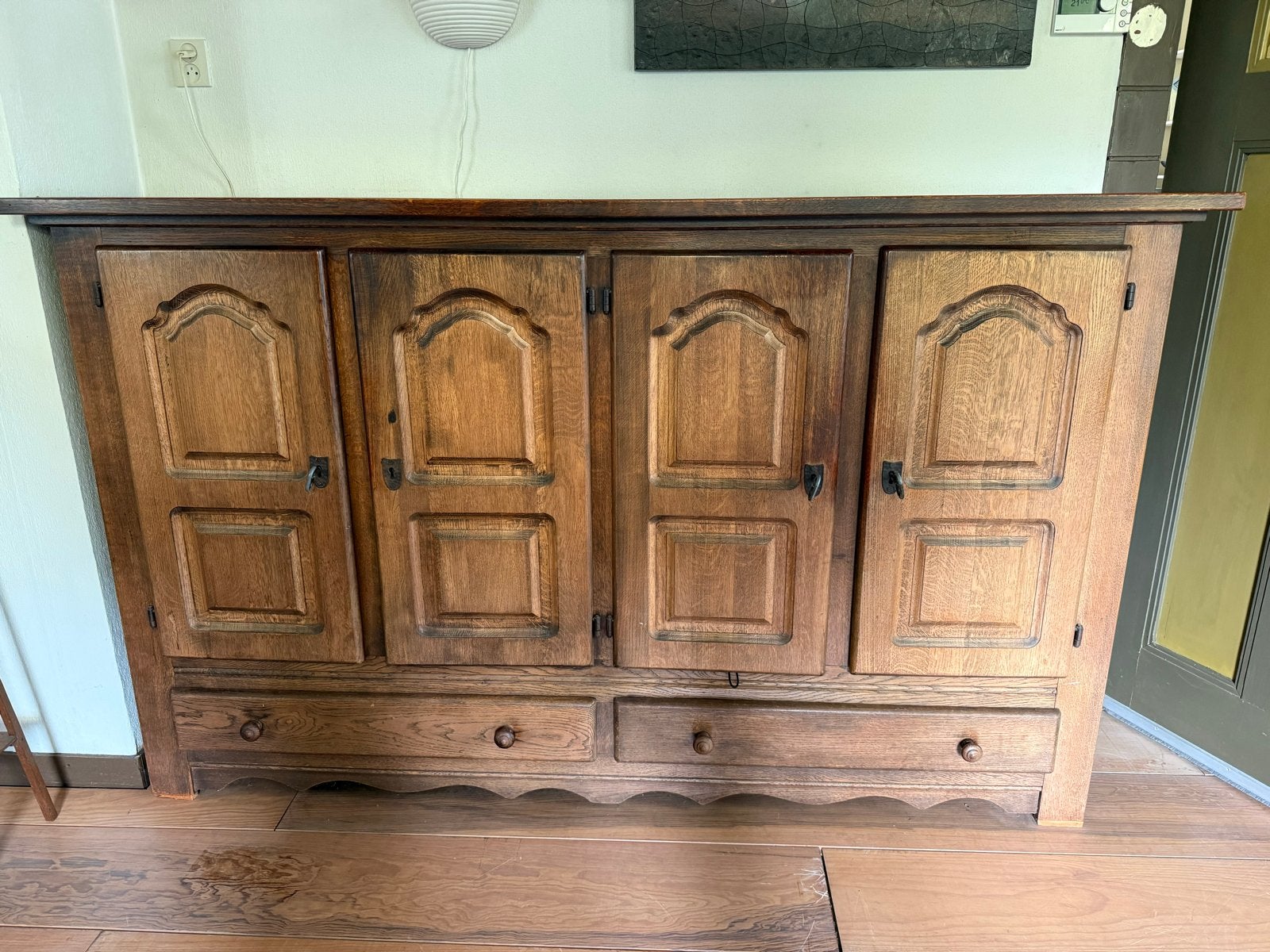Massief eiken dressoir met 4 deuren en 2 lades, Antiek en Kunst, Antiek | Meubels | Kasten, Ophalen