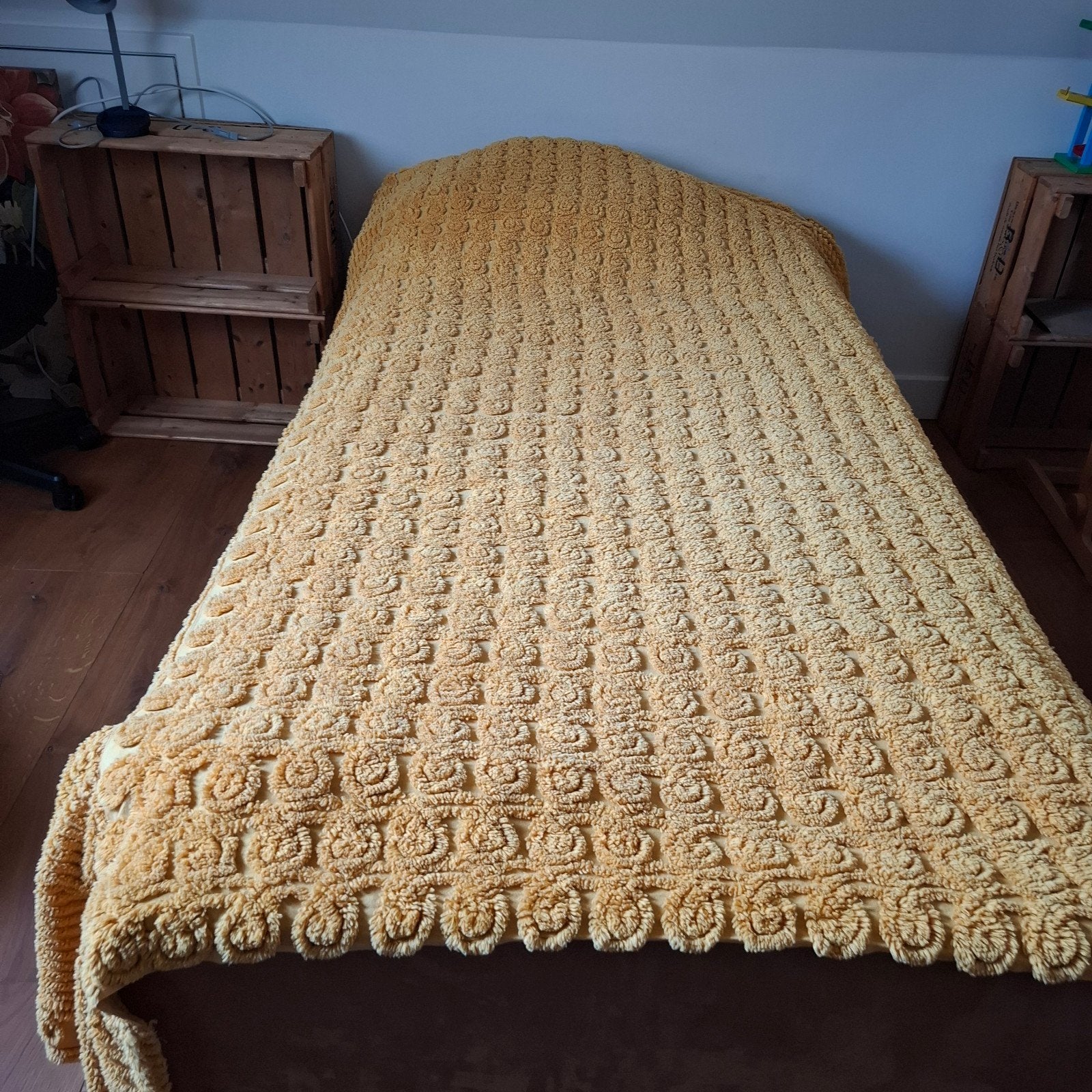 vintage okergeel eenpersoons sprei jaren 60/70, Eenpersoons, Geel, Ophalen of Verzenden, Zo goed als nieuw