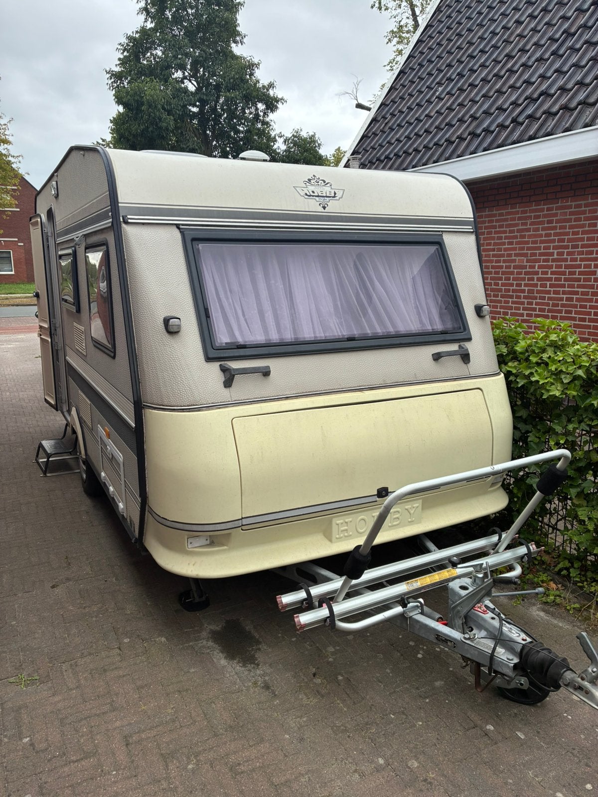 Hobby deluxe 400, Vast bed, Hobby, Luifel, Treinzit