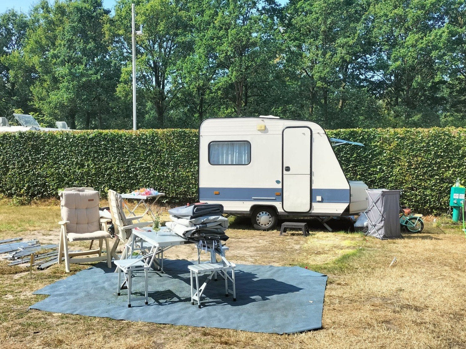 adria caravan 3 persoons inclusief voortent en luifel, Caravans en Kamperen, Koelkast, Omvormbare zithoek, Tot en met 3, Particulier