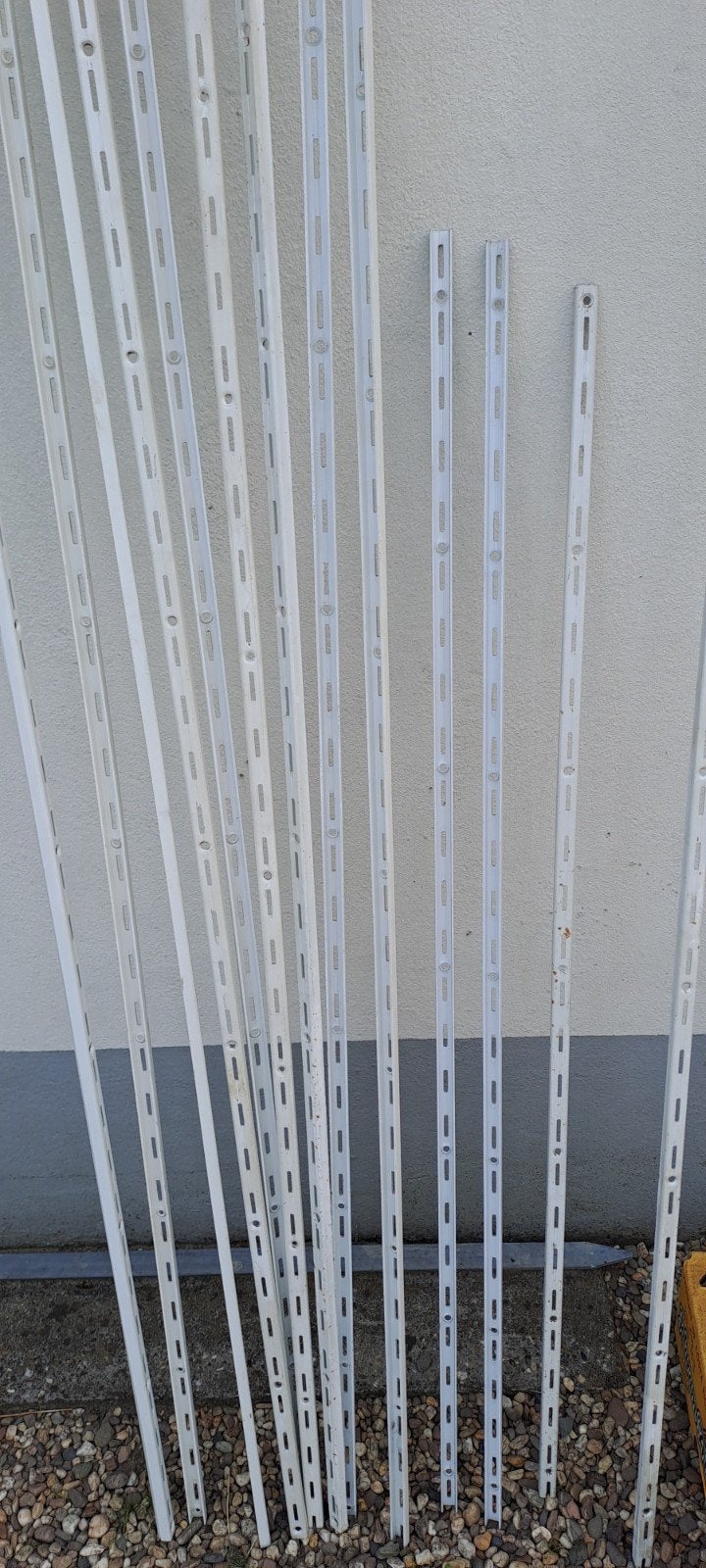 Witte wandplankensteunen en rails, Ophalen