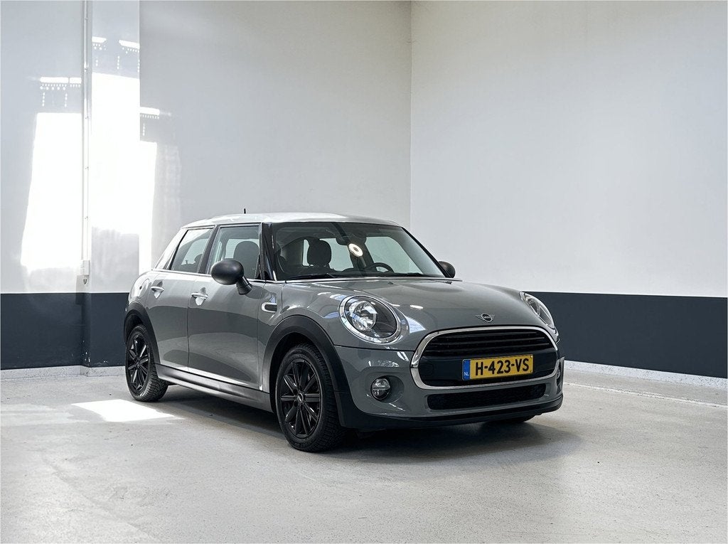 Mini 5-Deurs 1.5 One Business Edition | Navigatie | Bluetoot, Auto's, Mini, Stof, Gebruikt, Navigatiesysteem, Handgeschakeld