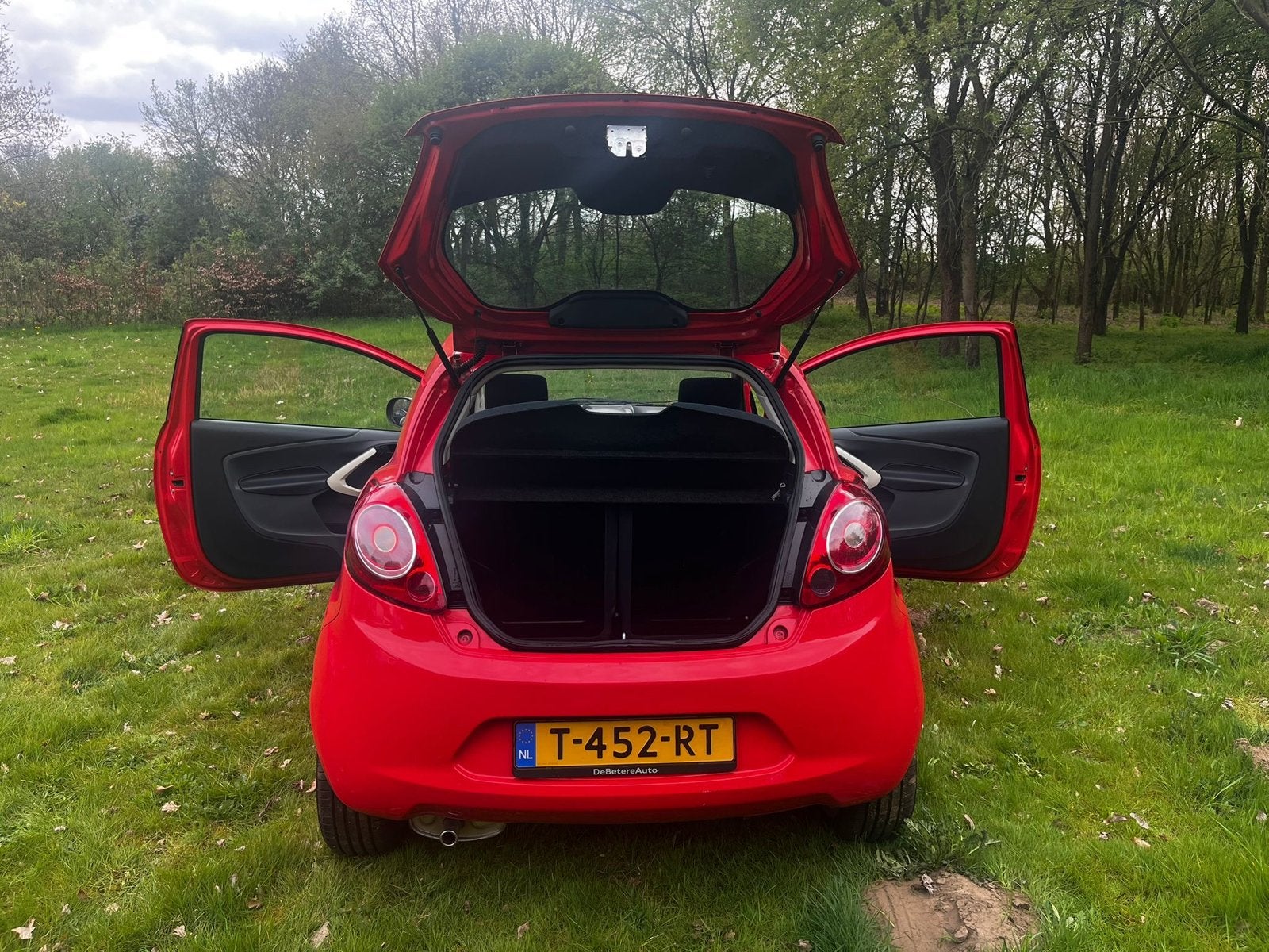 Foto 9 van Ford Ka 1.2 51KW 2010 Rood