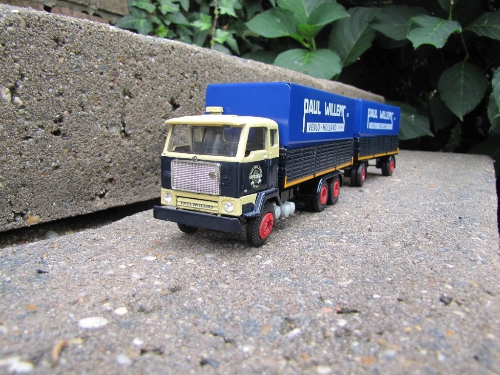 Tekno Volvo F88 Paul Willems Venlo., Hobby en Vrije tijd, Modelauto's | 1:50, Ophalen of Verzenden, Nieuw, Bus of Vrachtwagen