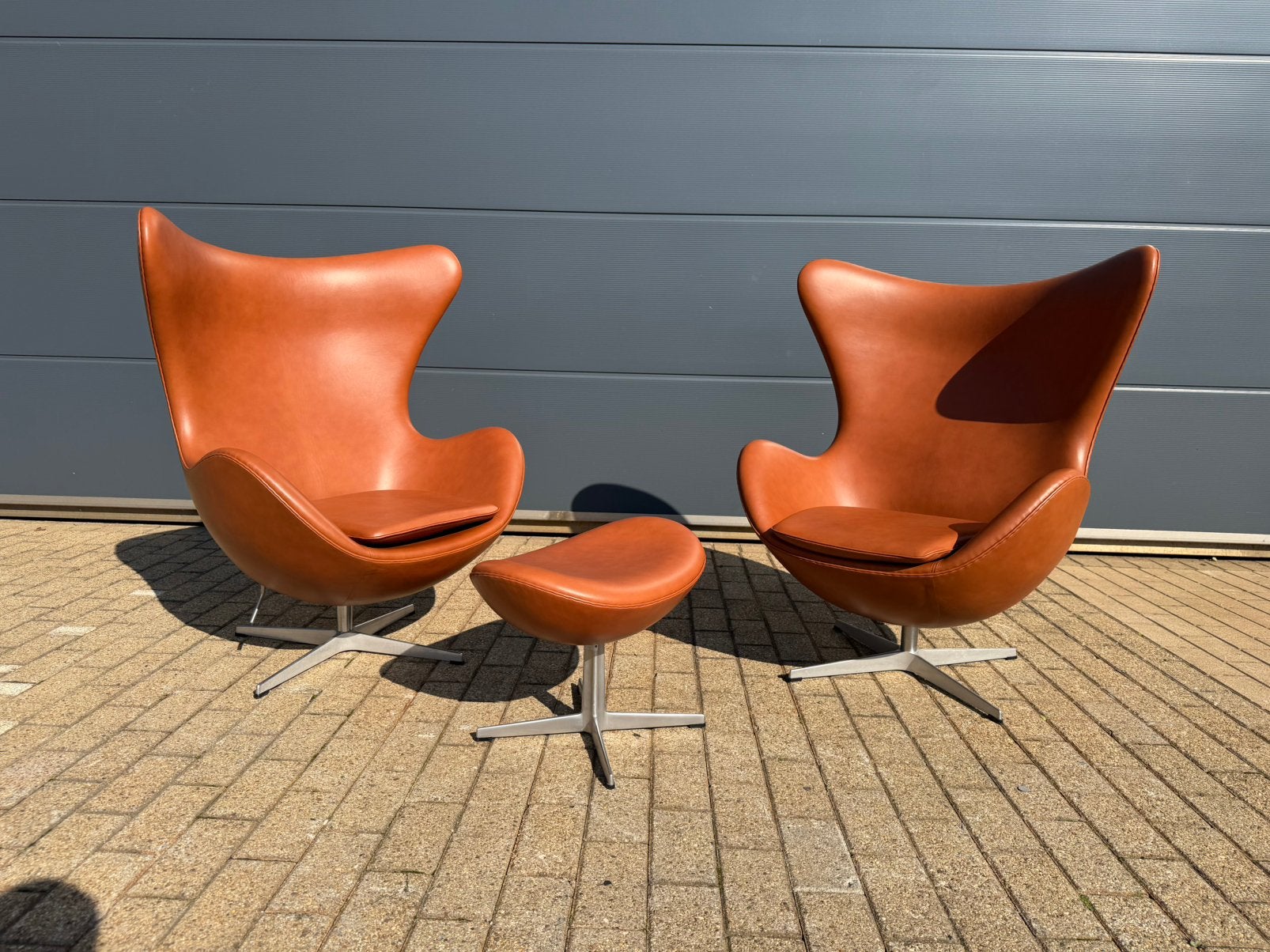 2x Fritz Hansen Egg chair + Ottoman NIEUWSTAAT!, 75 tot 100 cm, Ophalen of Verzenden, Zo goed als nieuw, Vitra togo møller sede artifort cassina b&b italia edra leolux