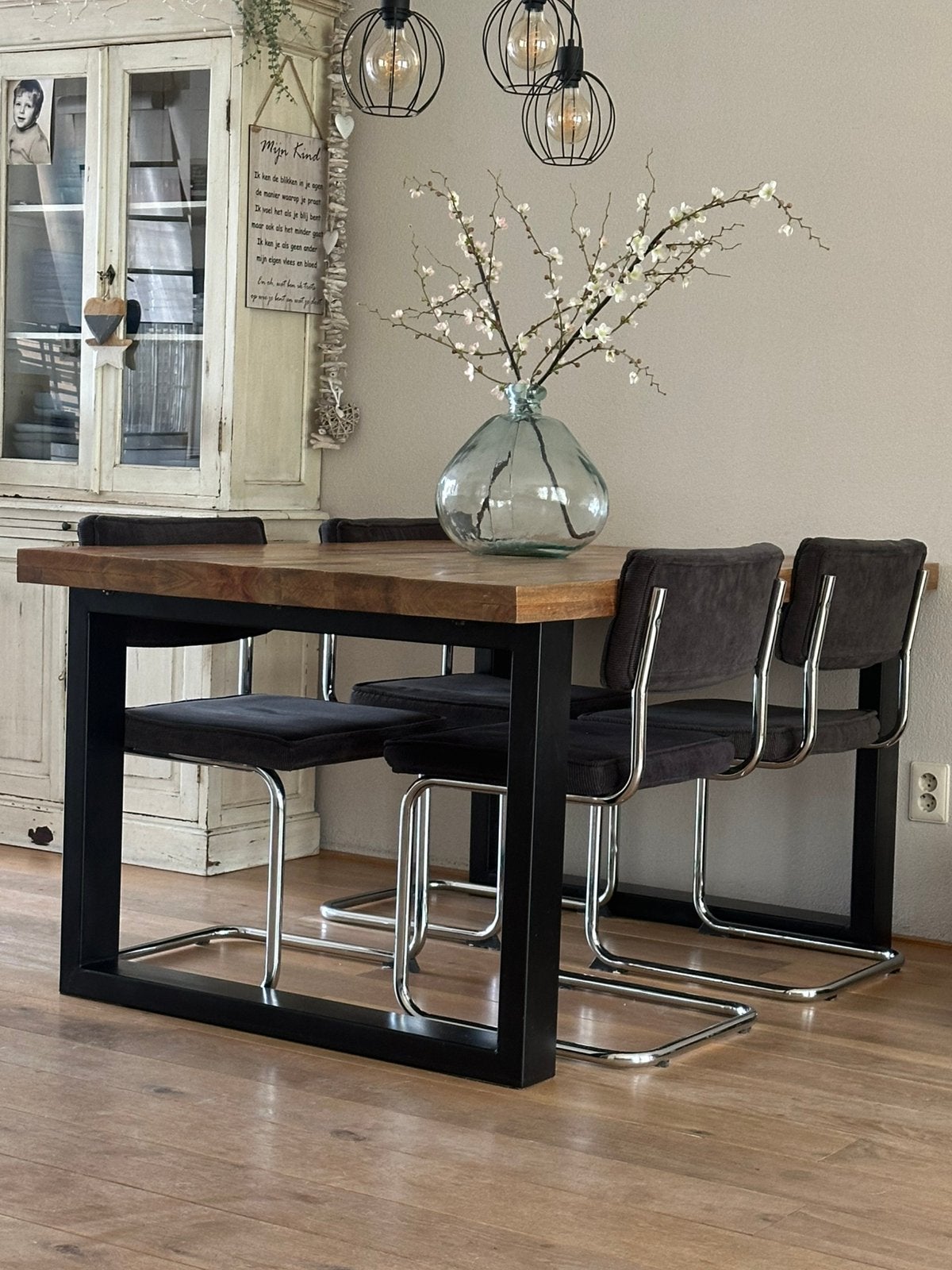 Mango houten tafel + 4 stoelen, Huis en Inrichting, Woonaccessoires | Wandplanken en Boekenplanken, Ophalen, Zo goed als nieuw