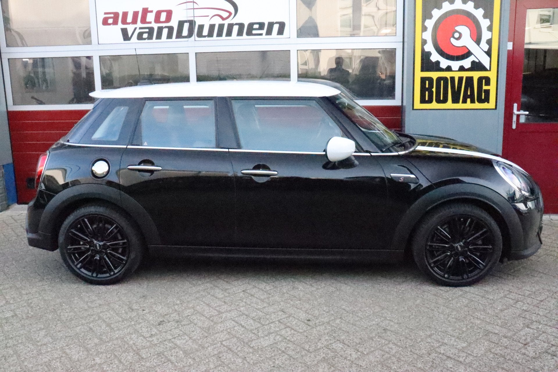 MINI Mini 2.0 Cooper S O.a: Navi, Clima, Cruise, Carplay, Ri, Voorwielaandrijving, Gebruikt, 4 cilinders, Met garantie (alle)