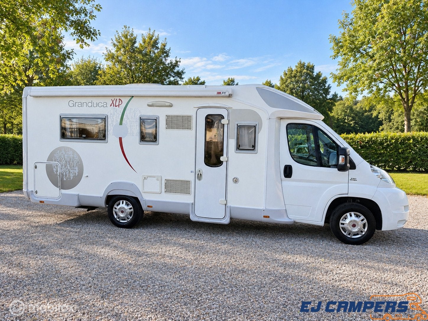 Trigano GRANDUCA XL P / Queensbed!, Caravans en Kamperen, Overige merken, 7 tot 8 meter, Bedrijf, Half-integraal