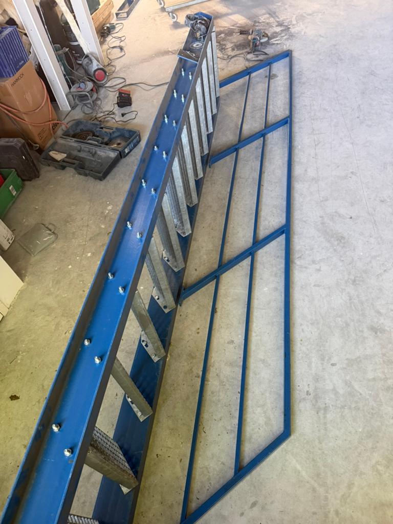 Brandtrap of verdiepingsvloer trap, Ophalen, Zo goed als nieuw, 2 tot 4 meter