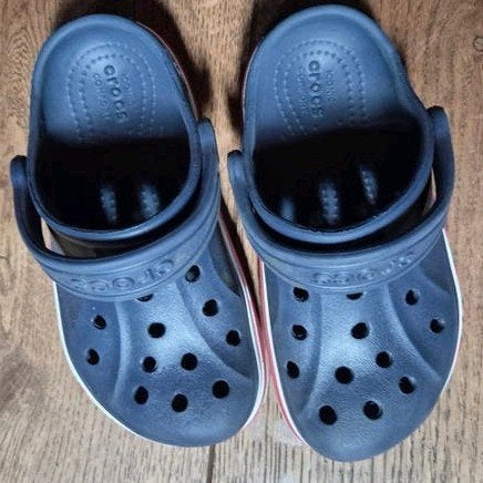 Crocs Clogs Maat C10 (ongeveer 27/28) - Zo goed als nieuw, Kinderen en Baby's, Kinderkleding | Schoenen en Sokken, Crocs, Jongen of Meisje