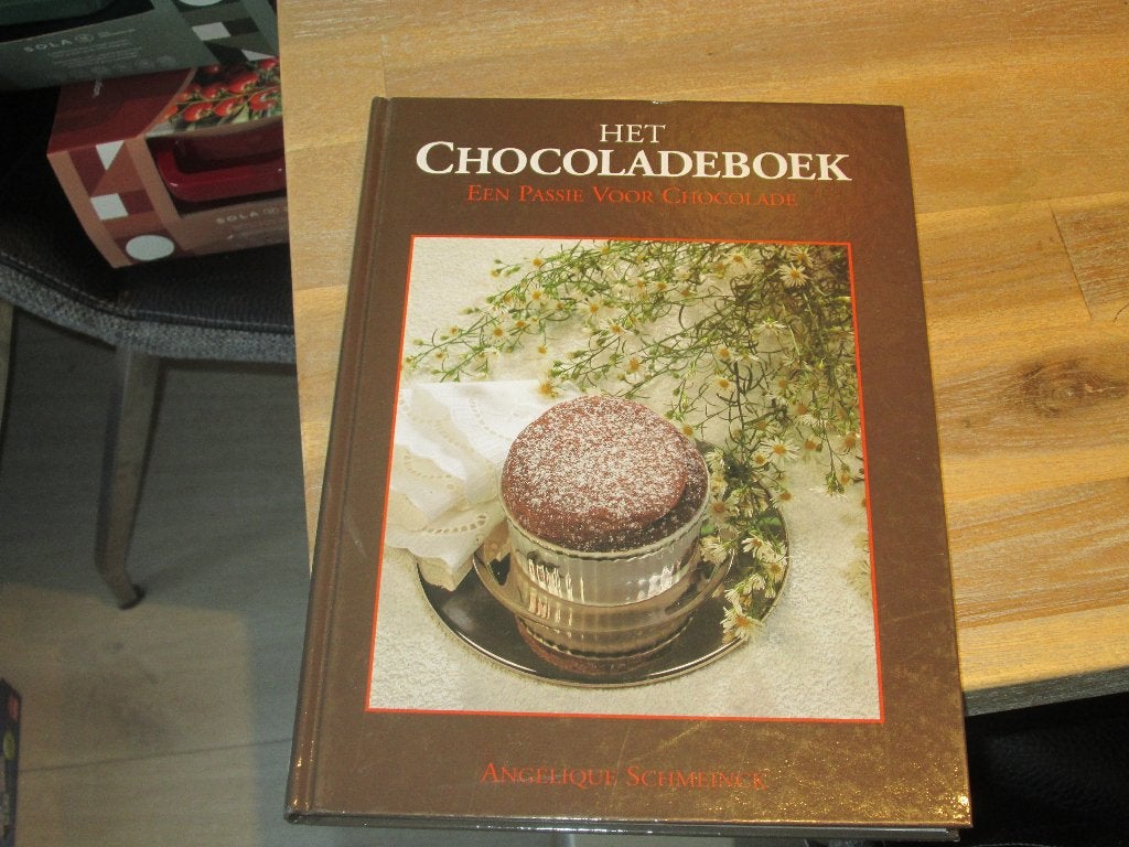 Het Chocoladeboek - Een Passie Voor Chocolade, Boeken, Taart, Gebak en Desserts, Nieuw, Ophalen of Verzenden, Angelique Schmeinck