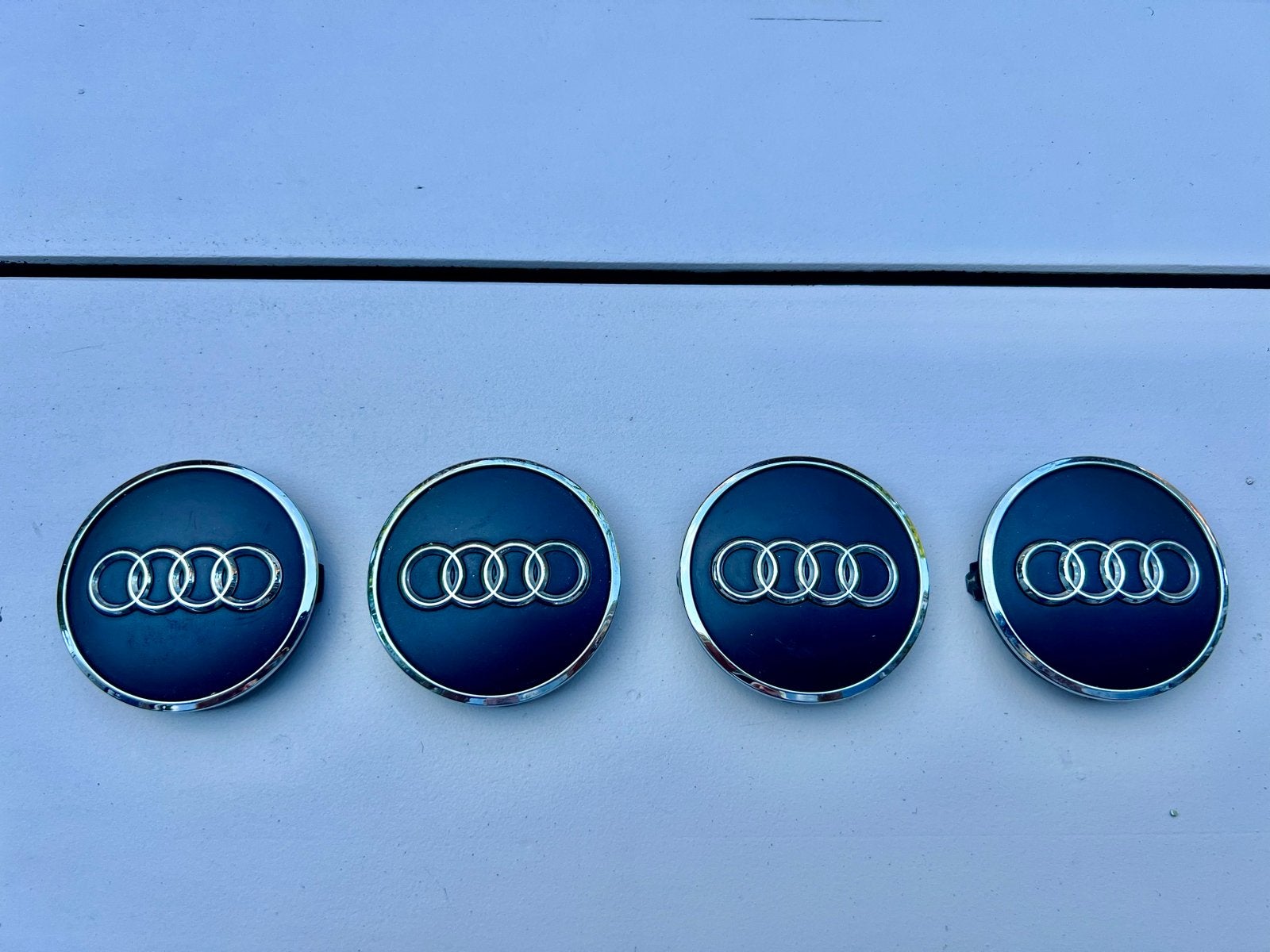 Set van 4 Audi naafdoppen - Zo goed als nieuw, Auto diversen, Wieldoppen, Ophalen, Zo goed als nieuw