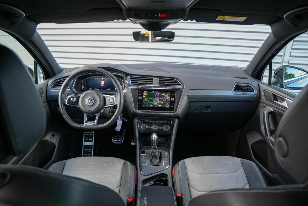 Volkswagen Tiguan 1.5 TSI ACT Highline Business R Adaptive C, Gebruikt, Euro 6, 150 pk, Zwart