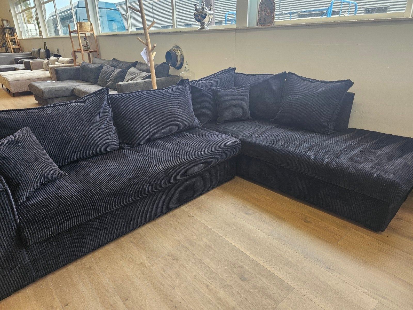 Zwarte Ribstof hoekbank, 125 cm of meer, 125 cm of meer, Zo goed als nieuw, Info@homefriesland.nl