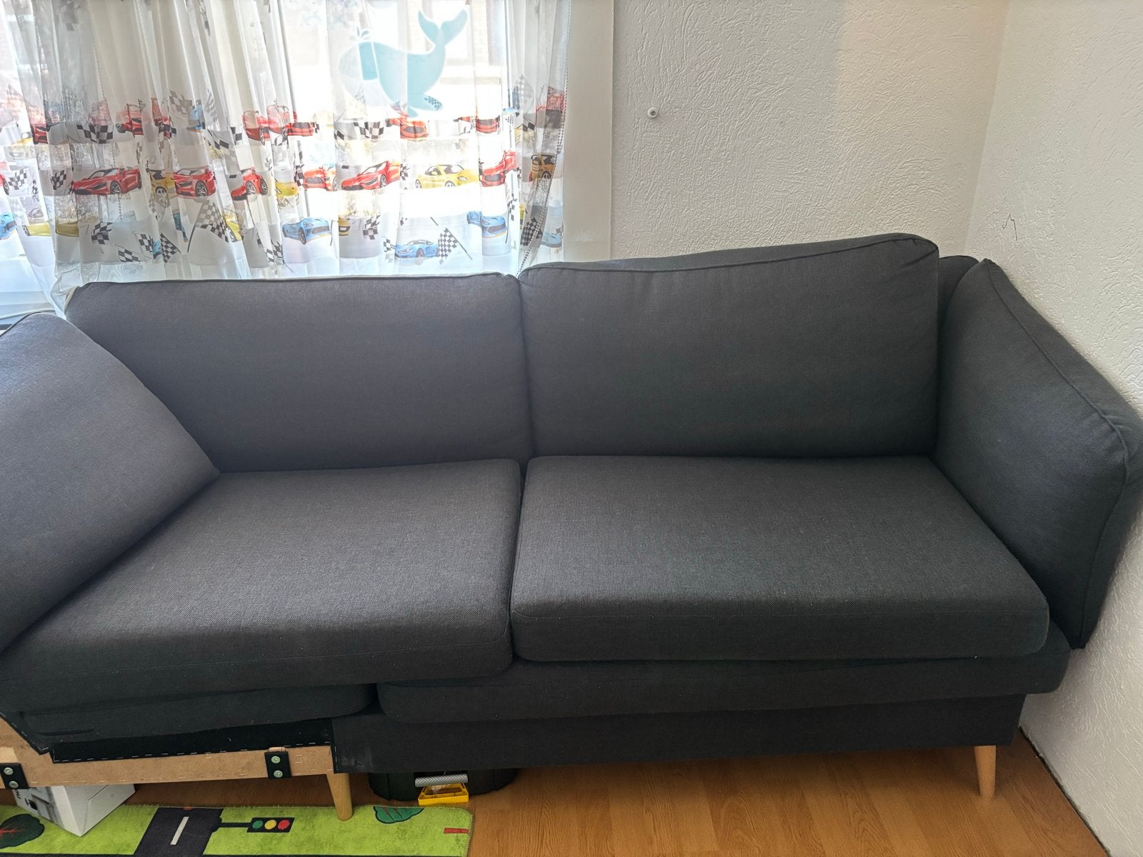 Zo goed als nieuwe HELLERUP bank - Grijs stof, naturel eiken, Ophalen, 250 tot 300 cm, 100 tot 125 cm, Hoekbank