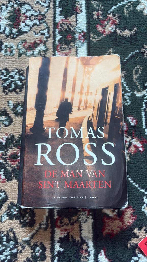 Tomas Ross - De man van Sint Maarten, Ophalen of Verzenden, Zo goed als nieuw, Tomas Ross