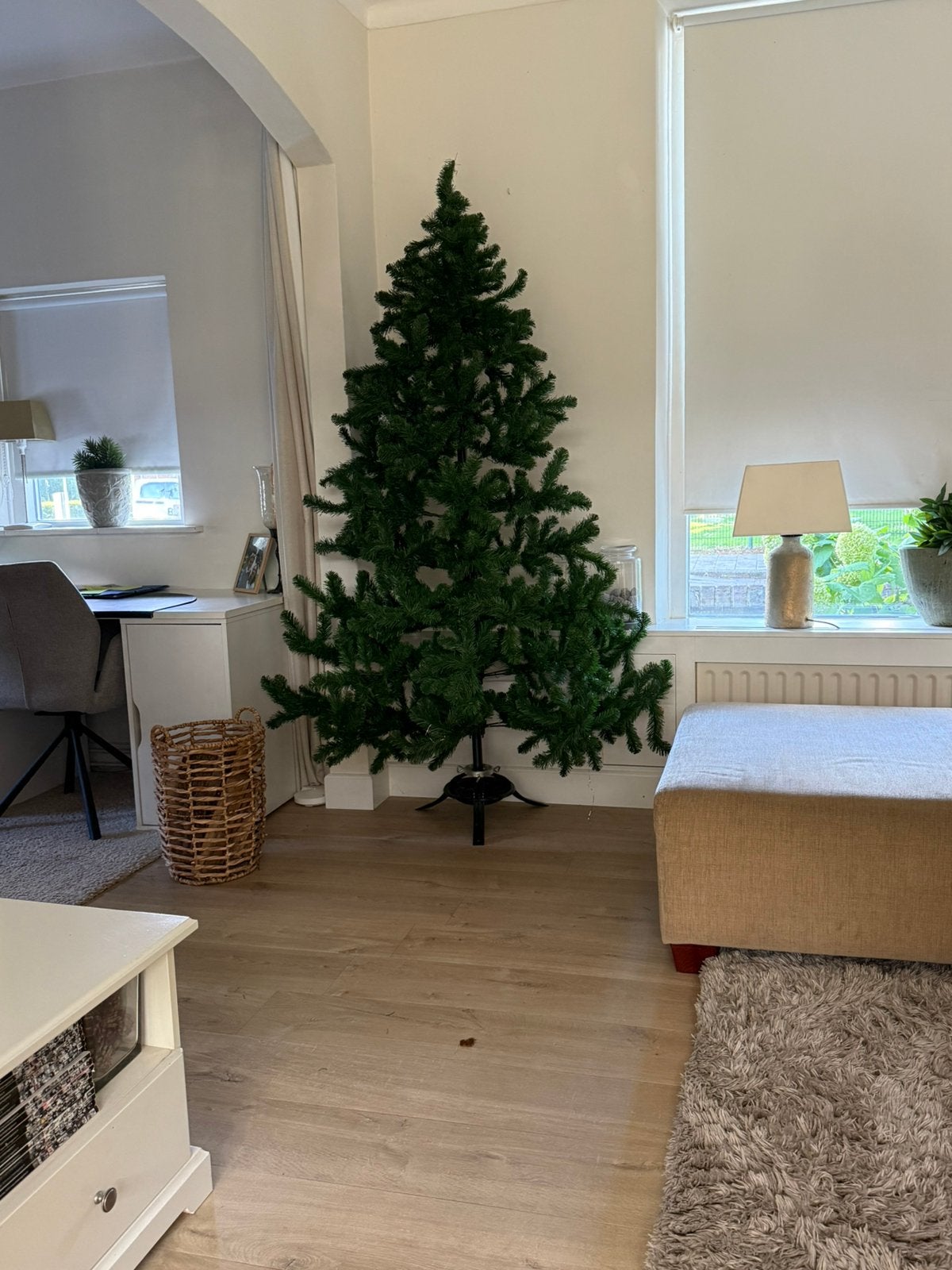 Kerstboom 215 hoog met standaard, Ophalen of Verzenden, Gebruikt