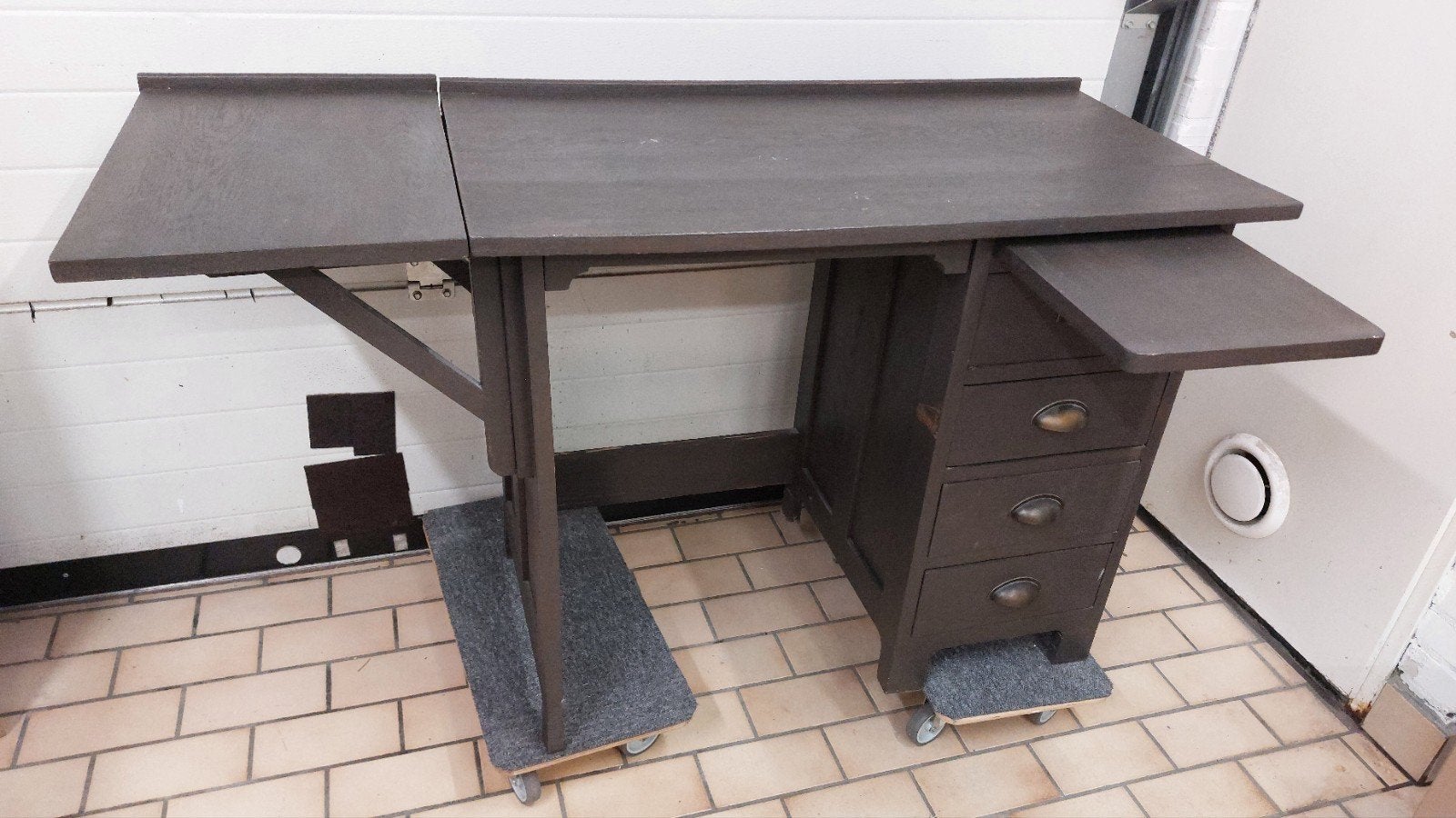 Compact bureau met 4 lades en uitklapbaar werkblad, Ophalen, Gebruikt, Bruin, Klassiek