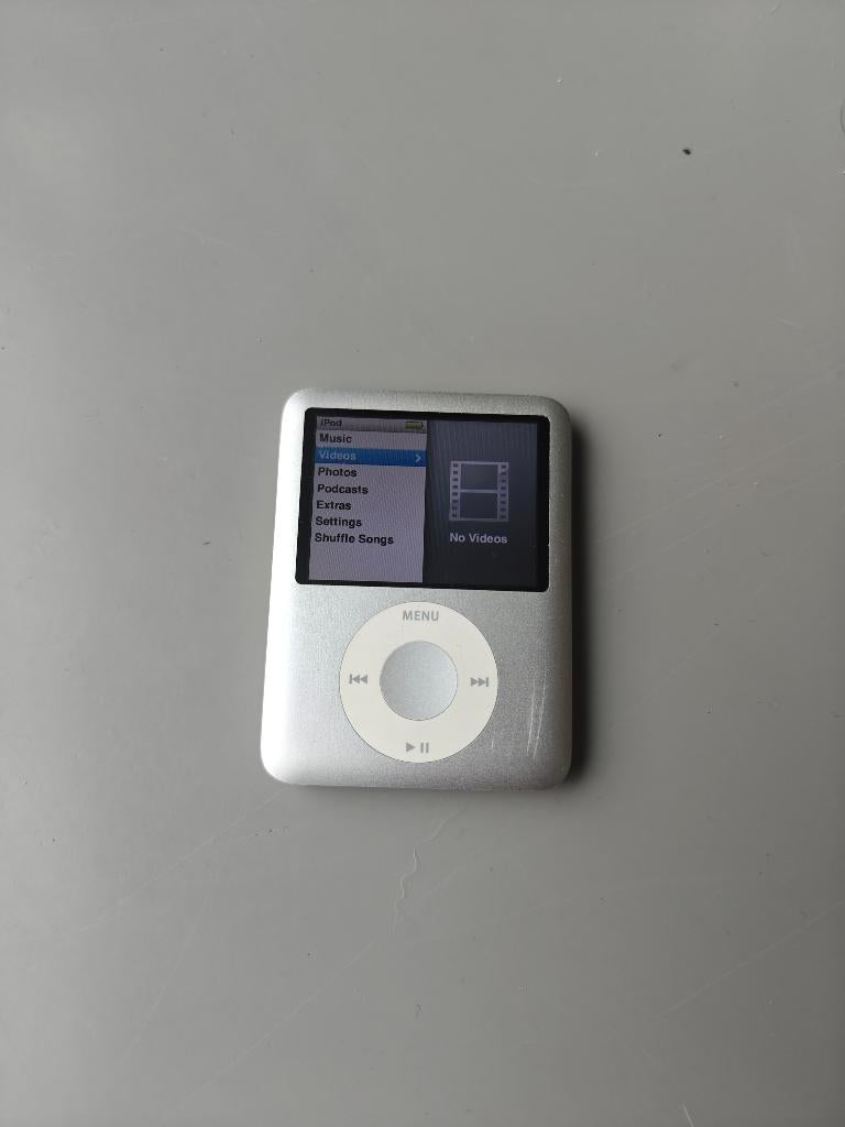 iPod nano 3e generatie (8 GB), Audio, Tv en Foto, Mp3-spelers | Apple iPod, Gebruikt, Ophalen of Verzenden, Nano, Zilver