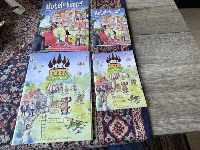 Hotel te Koop en De Beer is Los., Ophalen of Verzenden, Zo goed als nieuw, Overige niveaus, Overige vakken