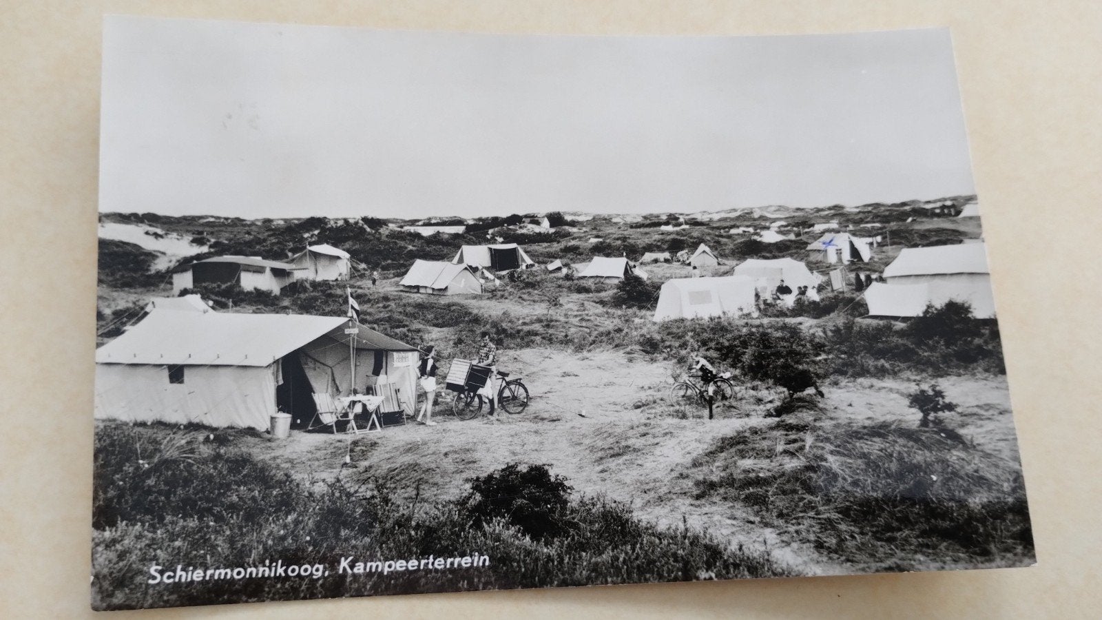 Ansichtkaart Schiermonnikoog Kampeerterrein, Ophalen of Verzenden, 1960 tot 1980, Gelopen, Waddeneilanden
