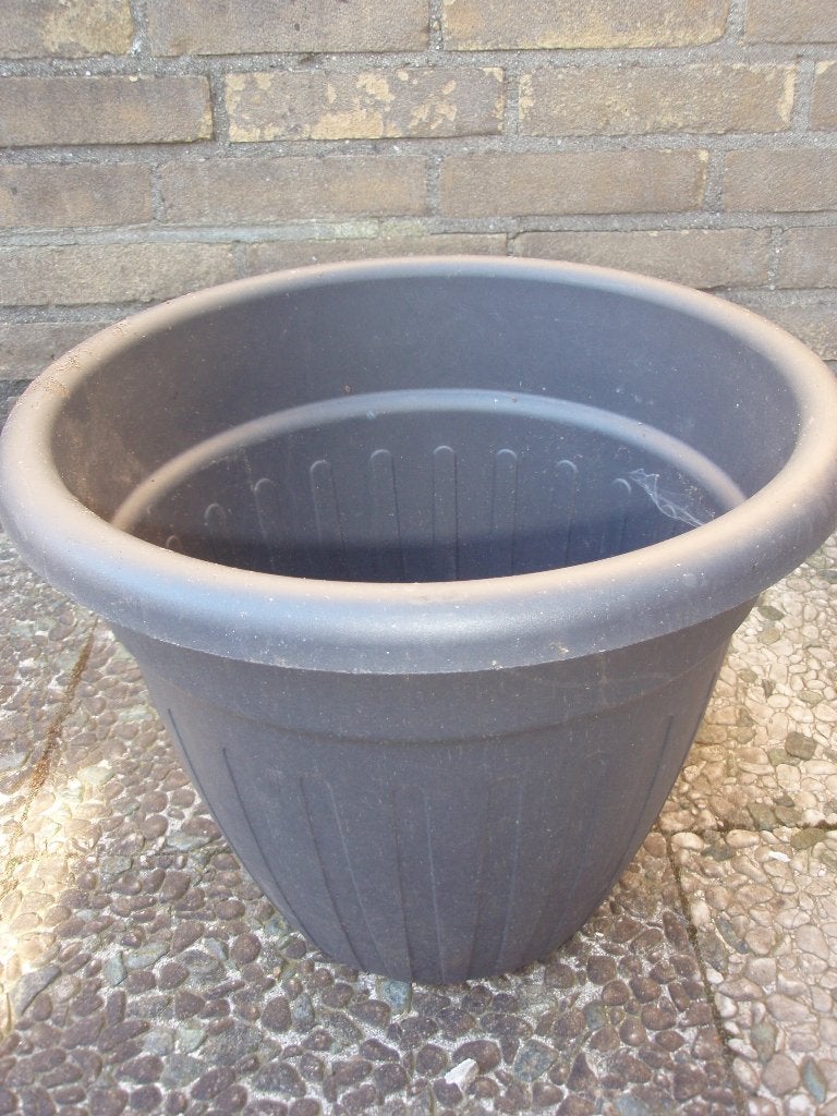 Grote grijze (buiten) kunststof planten pot, Tuin en Terras, Kunststof, Rond, Zo goed als nieuw, Minder dan 40 cm