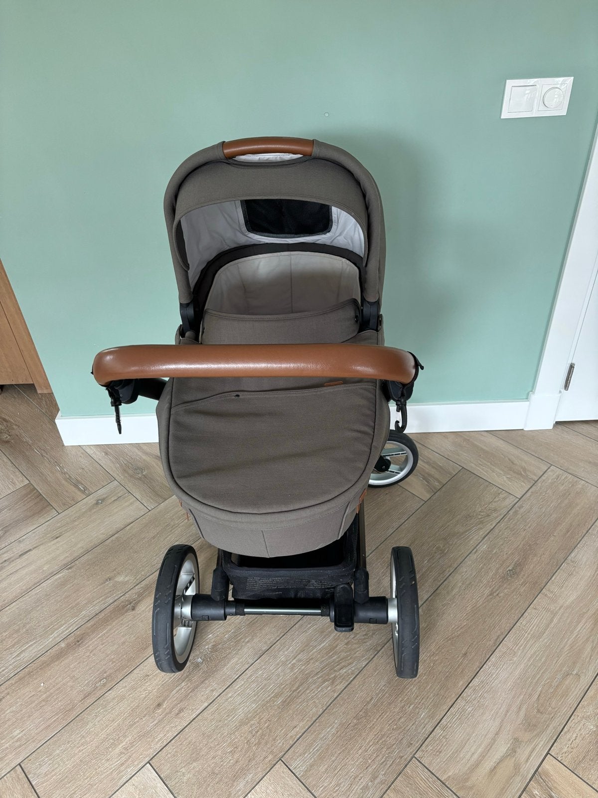 Mutsy Nio kinderwagen compleet met accessoires, Ophalen, Zo goed als nieuw, Combiwagen, Met reiswieg