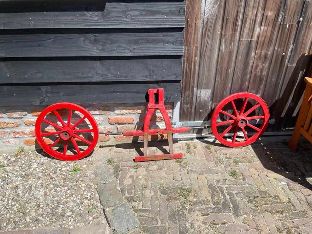 Zware houten wagenwielen met vooras - Ideaal voor projecten, Antiek en Kunst, Ophalen