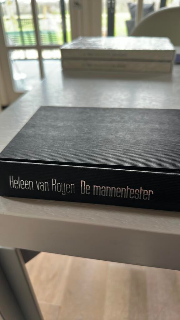 De mannentester Heleen van Royen gesigneerd, Ophalen of Verzenden, Zo goed als nieuw