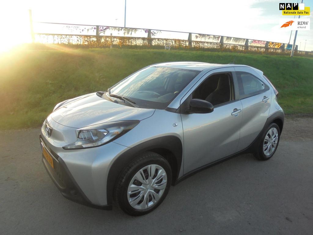 Toyota Aygo X Toyota Ayco X 1.0 benzine 5 deurs airco Camera, Auto's, Gebruikt, 920 kg, 4 stoelen, Origineel Nederlands