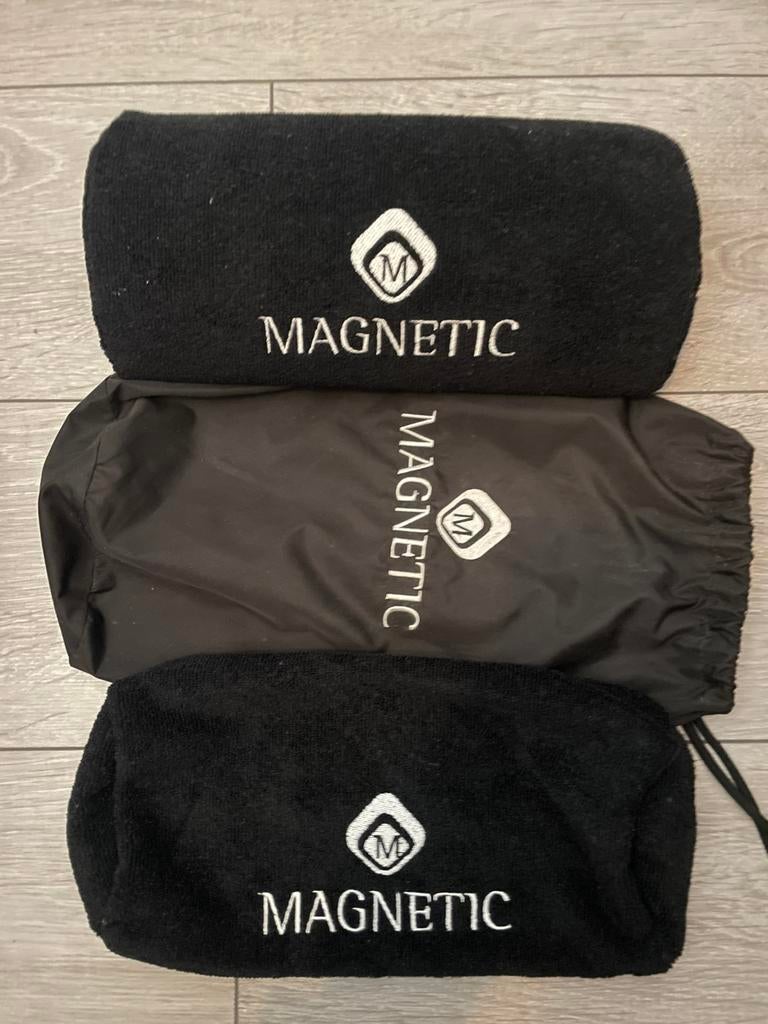 MAGNETIC ARM SUPPORT WITH 2 BLACK MICROFIBER WASHABLE COVERS, Ophalen of Verzenden, Zo goed als nieuw