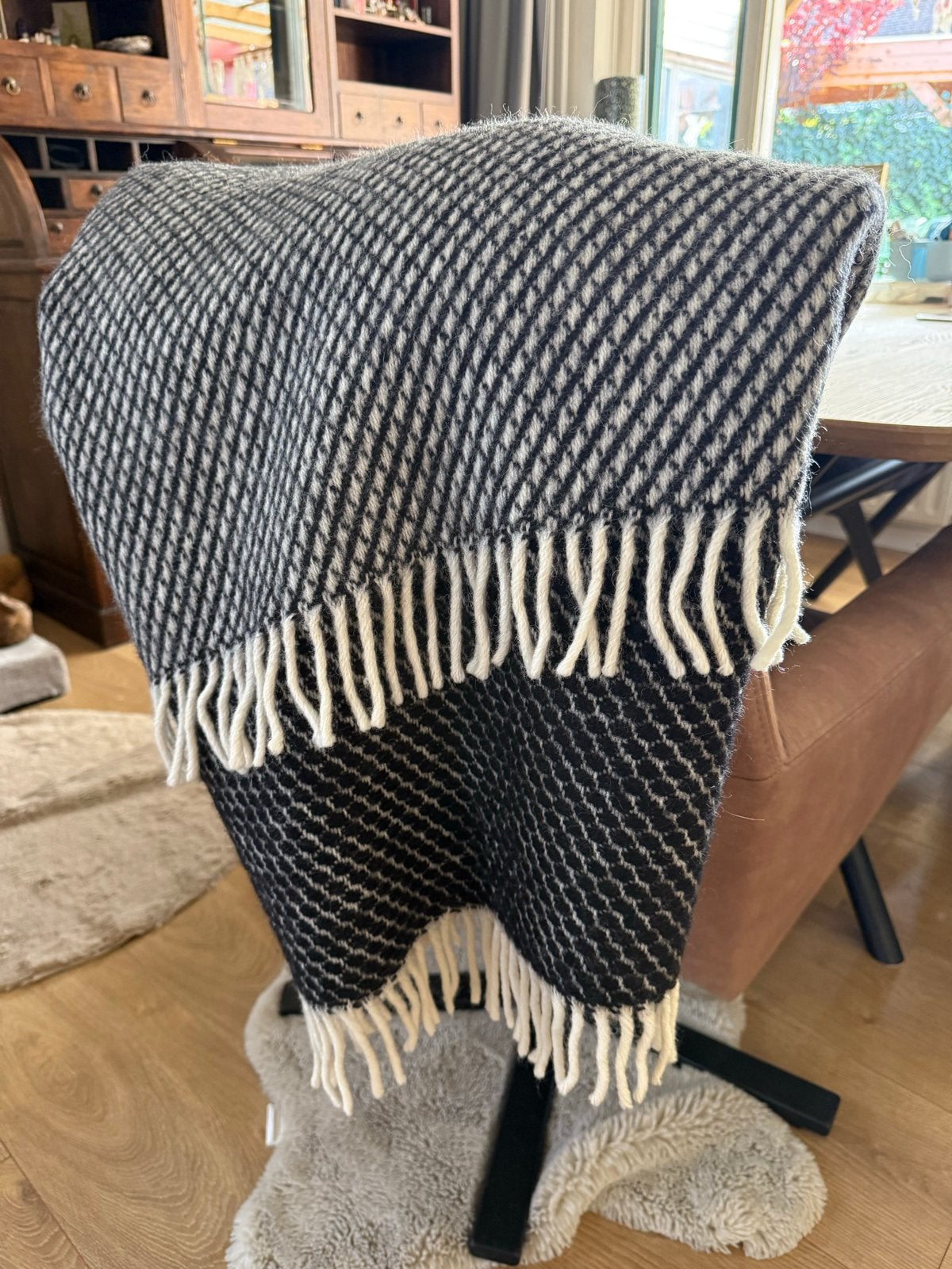 Klippan Wollen Plaid Zwart/Wit - nieuw - 130x200 cm, Zwart, 130 cm, Wol, Met franjes/kwastjes
