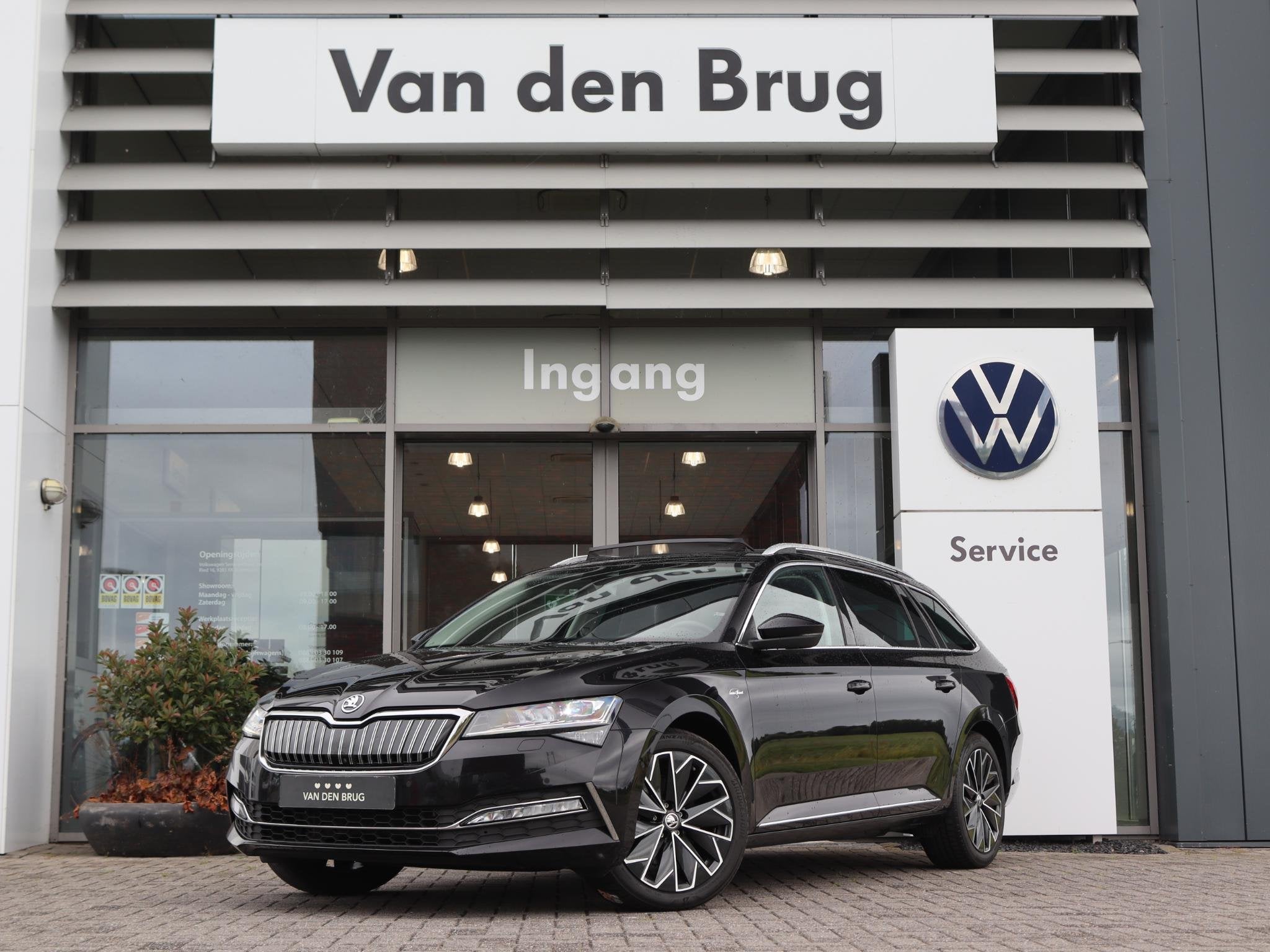 Skoda Superb Combi 1.4 TSI iV 218 pk DSG L&K | Trekhaak | Pa, Gebruikt, 4 cilinders, Zwart, 1668 kg