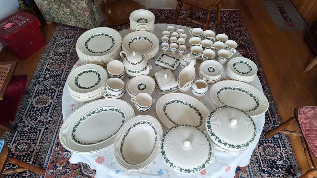 98 delig Wedgewood Stratford servies., Ophalen, Zo goed als nieuw, Wedgwood, Aardewerk