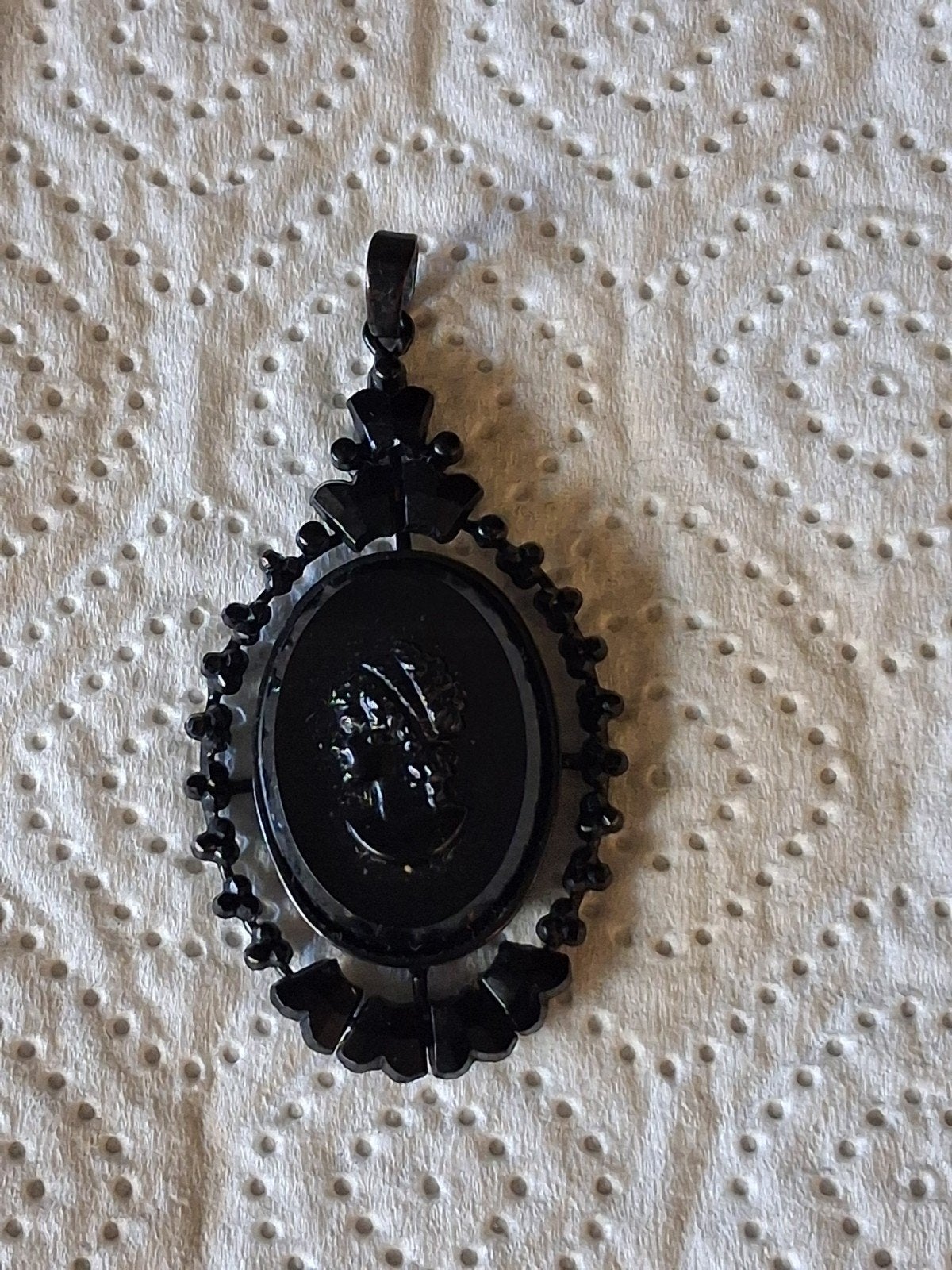 nostalgische oude rouw hanger / materiaal soort ?, Ophalen