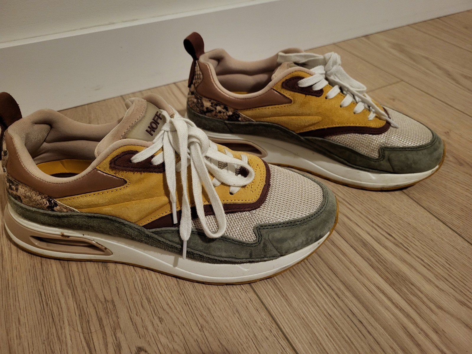 Hoff sneakers in geel, bruin en groen maat 39, Hoff, Geel, Ophalen of Verzenden, Sneakers of Gympen