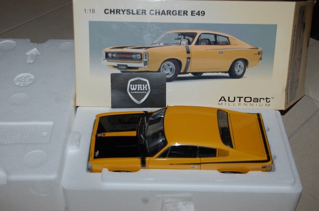 1:18 CHRYSLER CHARGER yellow Autoart 71504 in doos WRH, Hobby en Vrije tijd, Modelauto's | 1:18, Verzenden, Zo goed als nieuw