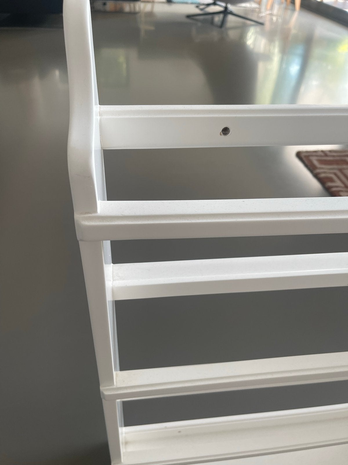 Witte houten rek / borden of boeken rek, Ophalen, Gebruikt