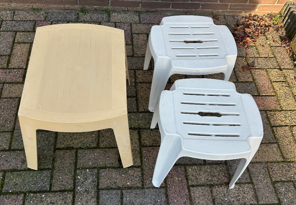 3 Hard kunststof krukjes / tafeltjes, Ophalen, Gebruikt, Kunststof