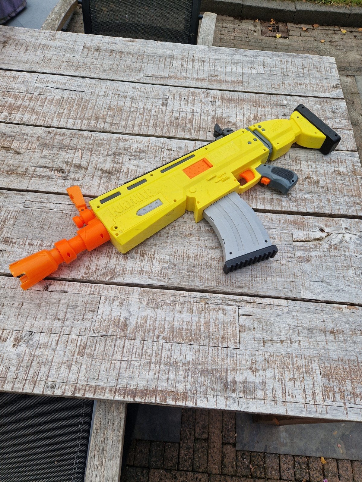 Nerf Fortnite SCAR Blaster - Geel speelgoedgeweer, Kinderen en Baby's, Speelgoed | Overig, Gebruikt, Jongen of Meisje, Ophalen