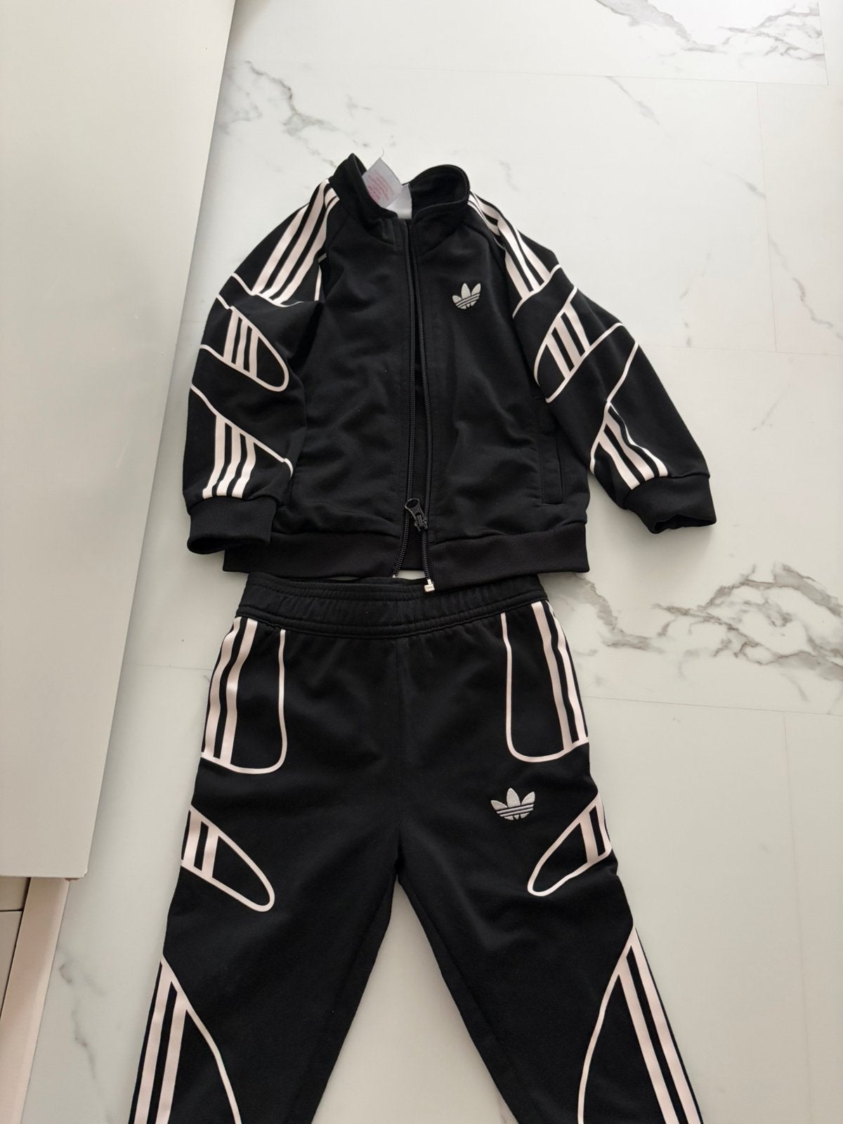 Adidas trainingspak, Ophalen, Zo goed als nieuw, Jongetje, Pakje