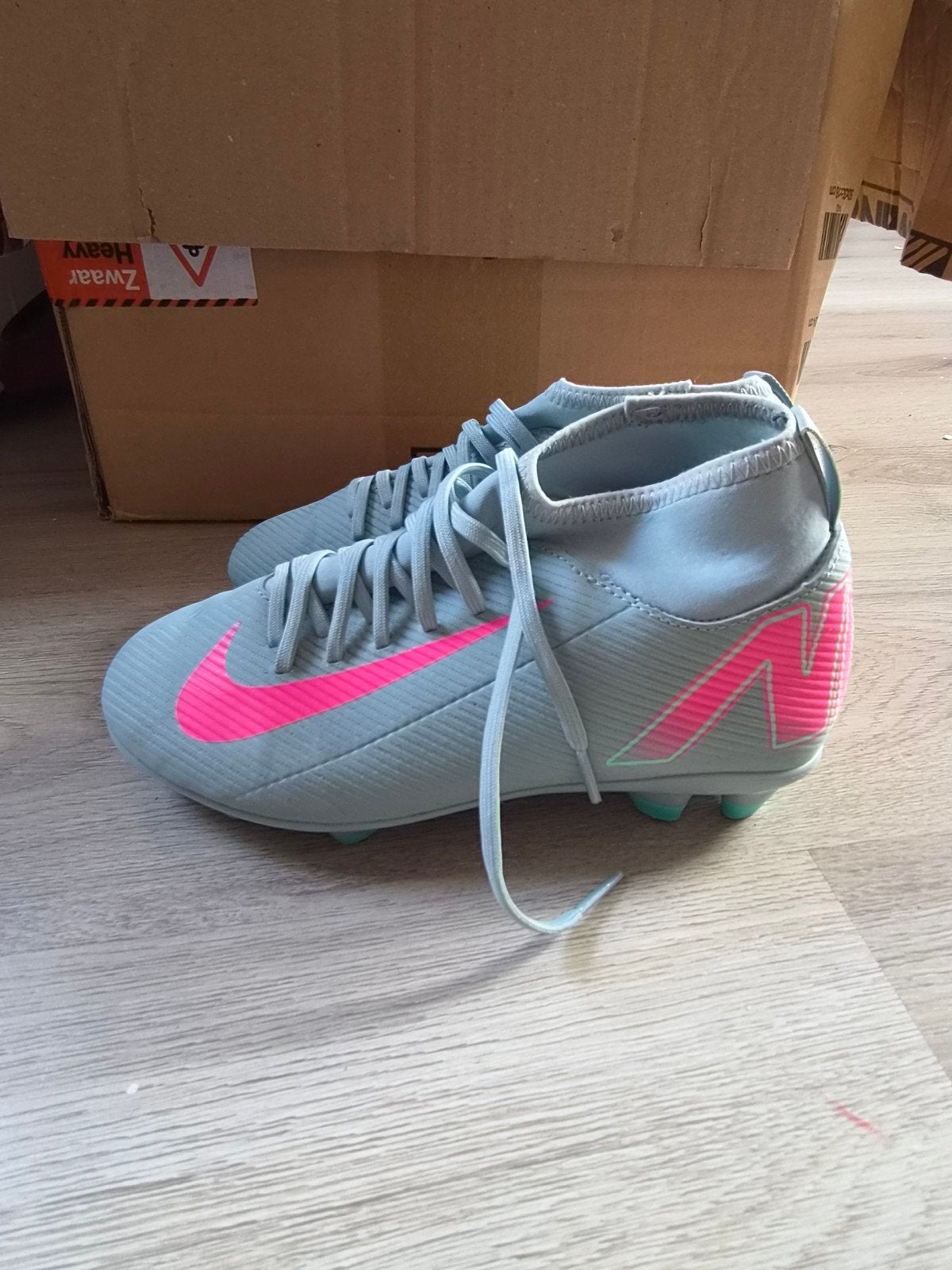 nike voetbal schoenen maat 35,5, Maat XS of kleiner, Schoenen, Ophalen of Verzenden, Zo goed als nieuw