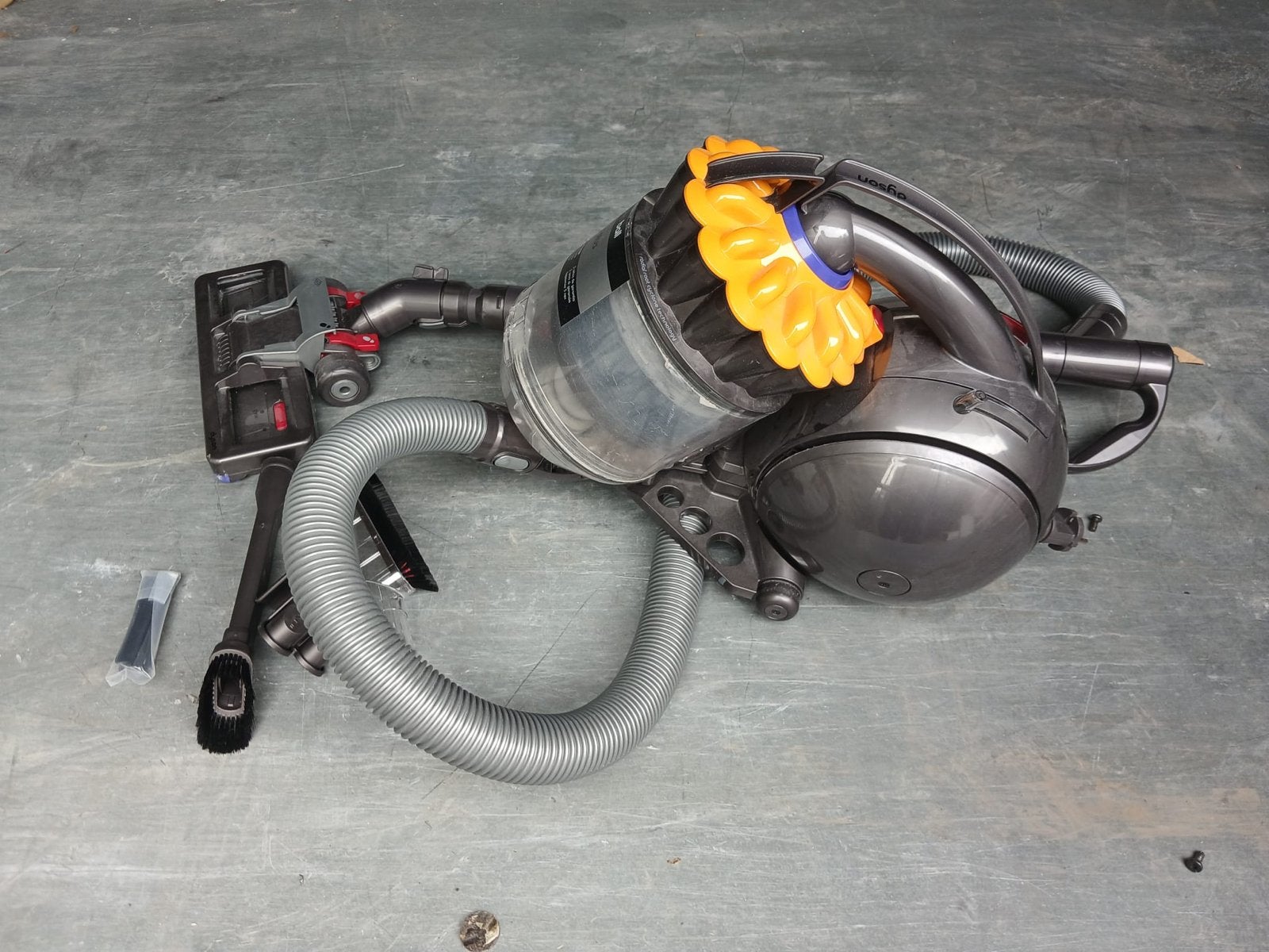 Dyson Ball stofzuiger – compleet met accessoires, Witgoed en Apparatuur, Stofzuigers, Gebruikt, Sledestofzuiger, Dyson, Inclusief accessoires