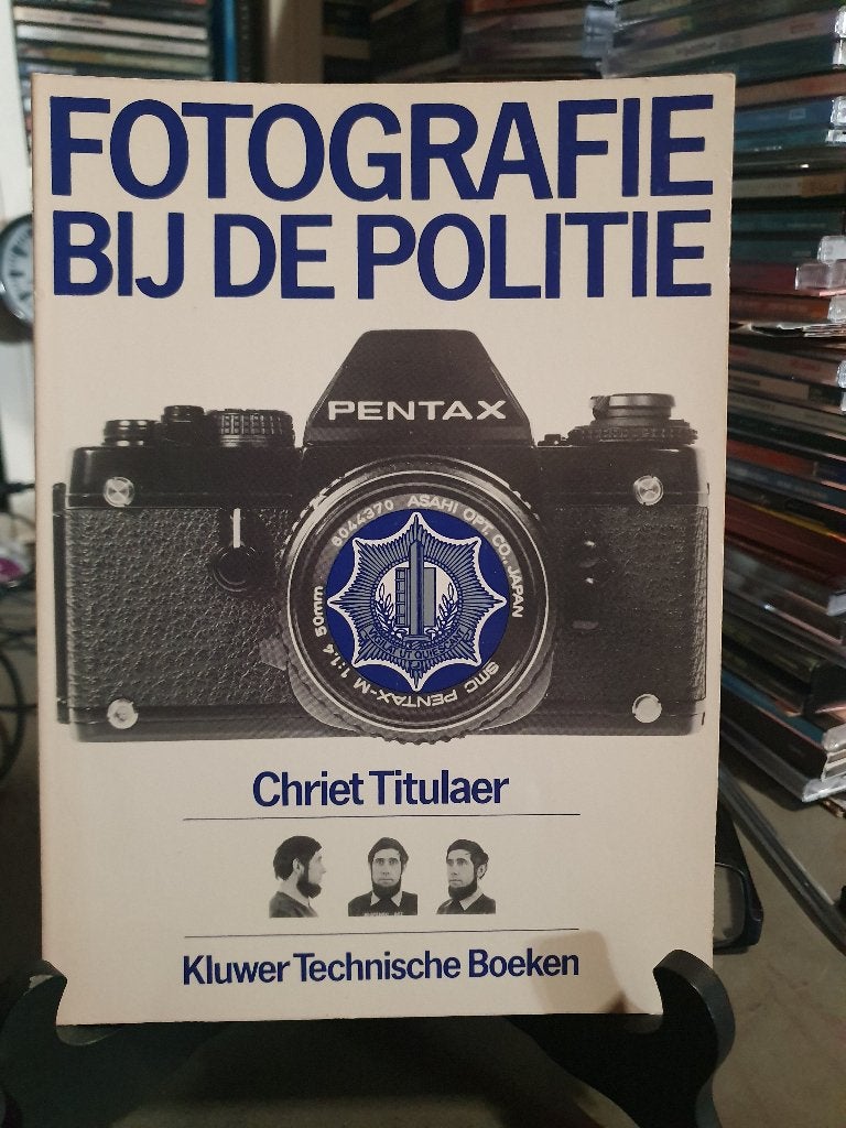 Fotografie bij de Politie - Chriet Titulaer, Boeken, Ophalen, Zo goed als nieuw, Fotografie algemeen